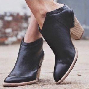 Dolce Vita Haku Leather Booties. Open back. Sz 8